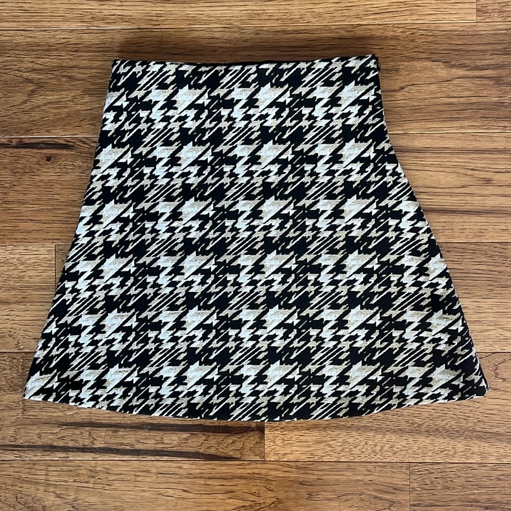 Aqua size small houndstooth black cream gold a line mini skirt